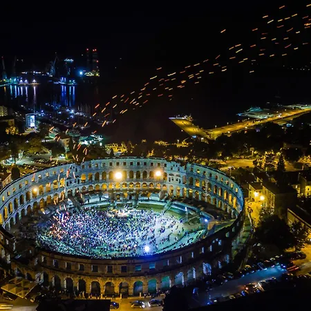 Villa Qube N' Qube By Interhome Marčana