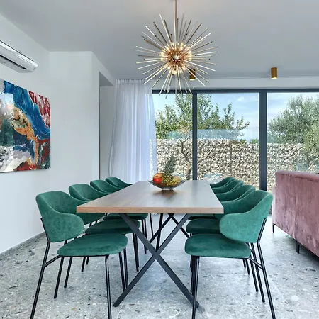 Qube N' Qube By Interhome Marčana