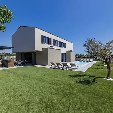 Qube N' Qube By Interhome Marčana